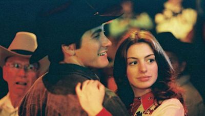 La película de hoy en TV en abierto y gratis: Jake Gyllenhaal, Heath Ledger y Anne Hathaway en el mayor drama romántico jamás visto antes en un western