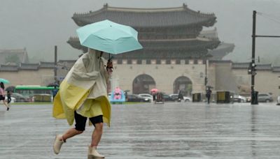 南韓暴雨不歇 仁川機場24架次國際航班取消、北韓未通知南韓逕自開閘門洩洪