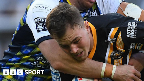 Sam Hall agrees new two-year contract with Castleford Tigers
