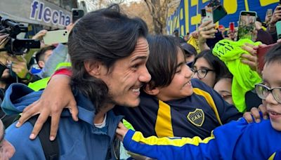 Boca fue recibido por una multitud en Mendoza: locura por Cavani