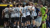 Argentina goleó a Brasil por 3-0 con un hat trick del Diablito Echeverri y jugará ante Alemania las semifinales del Mundial Sub 17 de Indonesia