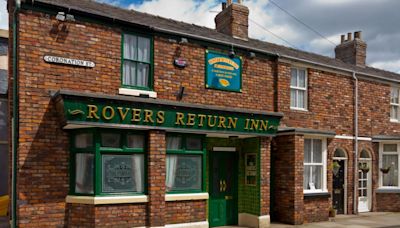 Corrie in major show-first as character set to undergo botched surgery abroad