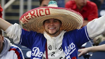 Grupo Firme fue el invitado de honor de los Dodgers de Los Ángeles en ‘Noche de Herencia Mexicana’ - La Opinión