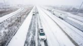 Tormenta invernal azota EU; deja al menos 17 muertos y miles de vuelos cancelados