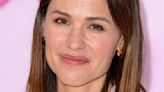 One Of Jennifer Garner's Favorite Childhood Desserts Is Pure Fruity Bliss