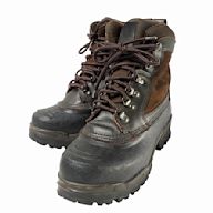 Designed with a reinforced steel toe cap to protect the feet from heavy falling objects Often used in construction, manufacturing, and other heavy-duty industries Available in various styles and materials, including leather and synthetic materials