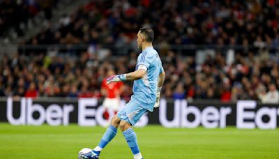 Claudio Bravo se ilusiona con el presente de la Roja: “Este partido sirve para dimensionar lo que podemos hacer” - La Tercera