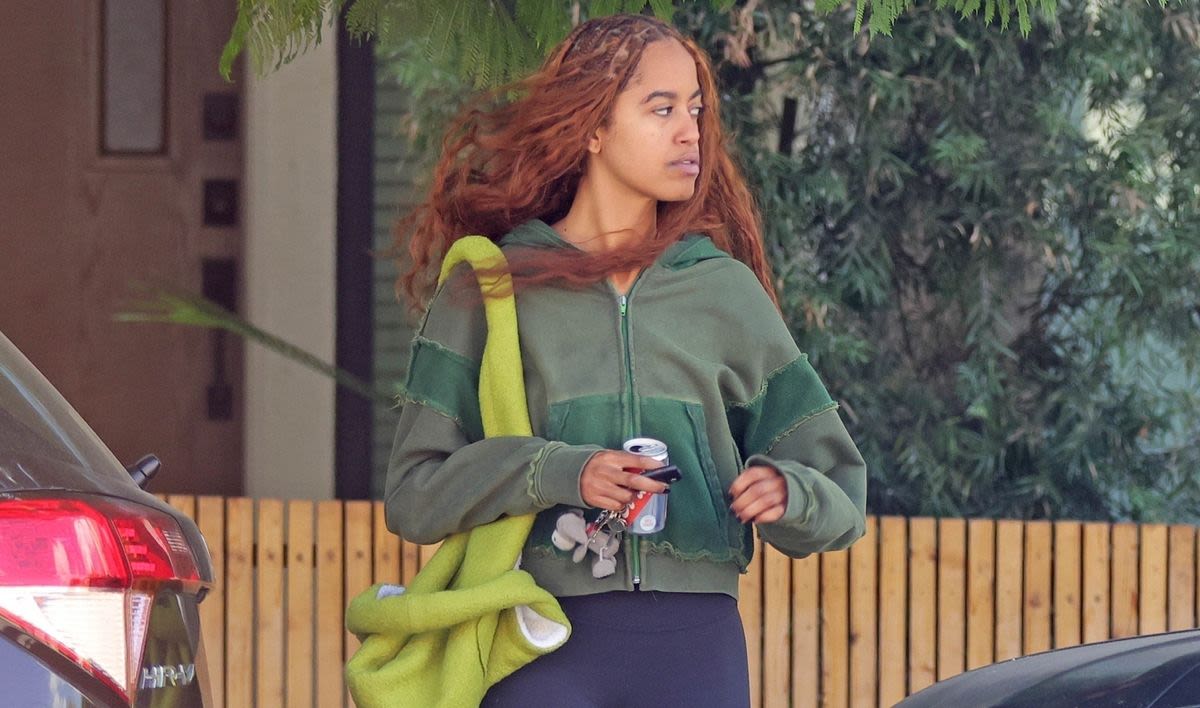 Malia Obama Brunches With a Brat Green Octopus Purse and Questionable Sandals