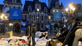 Policía francesa desaloja campamento de desamparados al sur de París