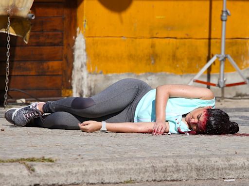 Vanessa Giácomo surge ensanguentada na rua durante filmagem