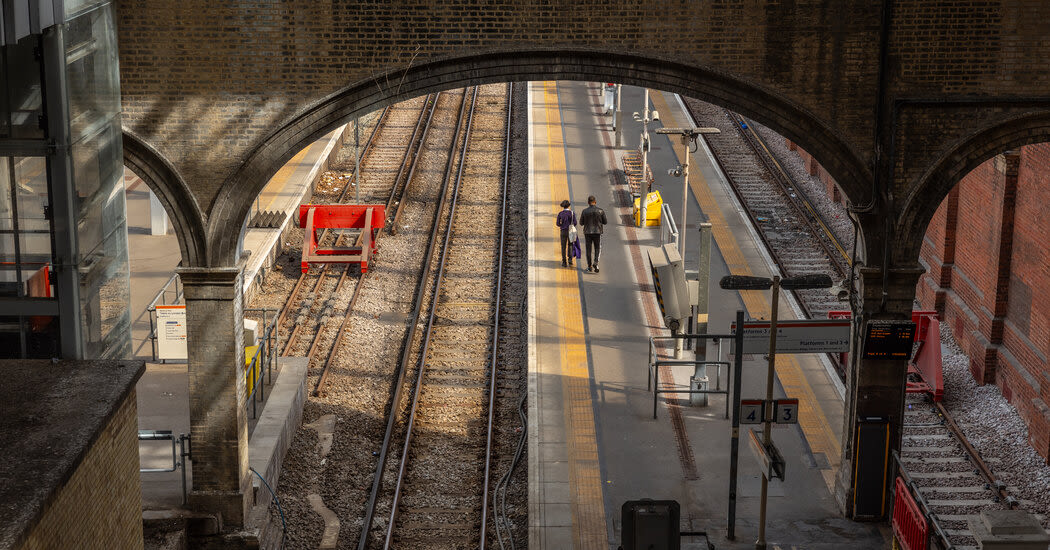 Time Traveling Through London With an Impressionist Painter