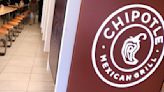 Empleado de Chipotle es amenazado con un arma... por no sacar la basura