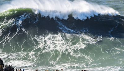 Booking.com: “Nazaré, ideal para novatos y expertos”