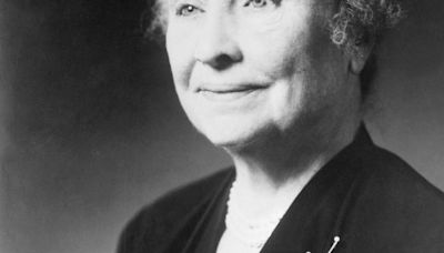 ¿Por qué quieren borrar de la historia a Helen Keller, la pionera activista sordociega? La respuesta está en sus cartas