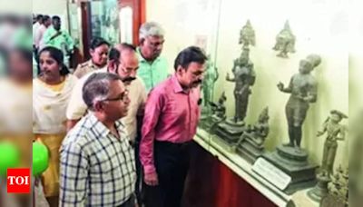 Idol wing cops check copper plates at Srirangam temple | Trichy News - Times of India