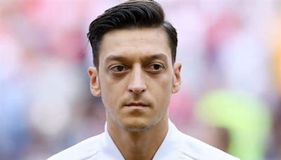 Irreconocible: el drástico cambio físico de Mesut Özil tras alejarse de las canchas de fútbol