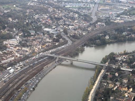 Villeneuve-Saint-Georges in Frankreich: Bürgermeister zeigt Hitlergruß