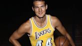 Morre Jerry West, astro de basquete que é a silhueta da logo da NBA