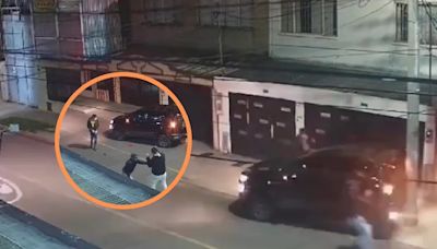 Estrelló su carro contra un poste y encendió las alarmas de la cuadra para evitar que lo atracaran: los ladrones huyeron