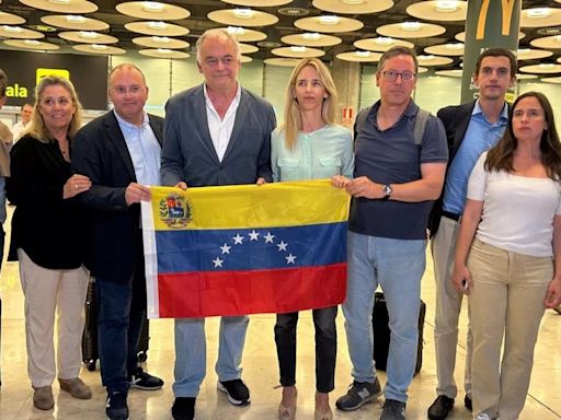 VÍDEO: Parlamentarios de PP expulsados de Venezuela llegan a Barajas: "Es tremendamente grave que Zapatero sea cómplice"