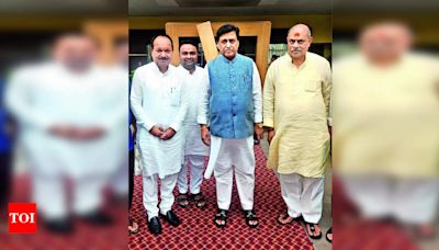 Congress MLA Antapurkar meets BJP's Ashok Chavan amid cross-voting allegations | Aurangabad News - Times of India