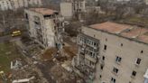 Ao menos 4 mortos e dezenas de feridos em bombardeio russo a hipermercado na Ucrânia | Mundo e Ciência | O Dia