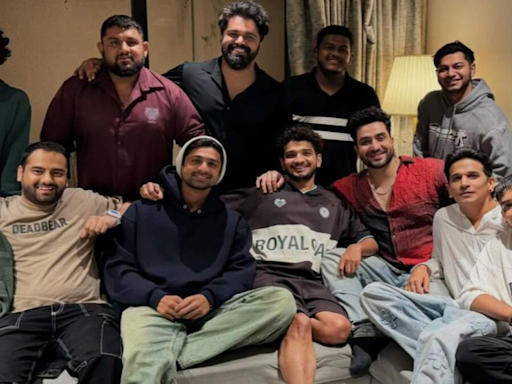 Munawar Faruqui's recent post with Prince Narula, Aly Goni, Abhishek Kumar and others showcases his strong brotherhood vibe with his boys | - Times of India