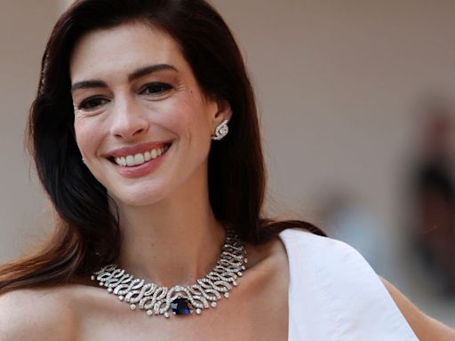 Anne Hathaway Paired a Gap Shirtdress and Corset With Bulgari Jewels in Rome