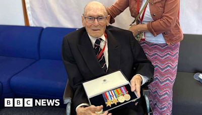 Boyd Salmon: War hero's lost medals replaced by Royal Navy