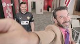 Arturo Valls vuelve a 'Camera Café' para dar la bienvenida al nuevo portero del Valencia CF