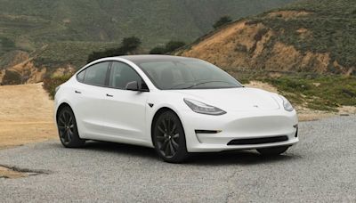 Tesla lanza un aviso a 1,8 millones de sus coches, ¿qué está pasando?