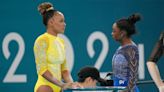 Rebeca Andrade x Simone Biles tem afago, abraço e sorriso em território americano e brasileiro