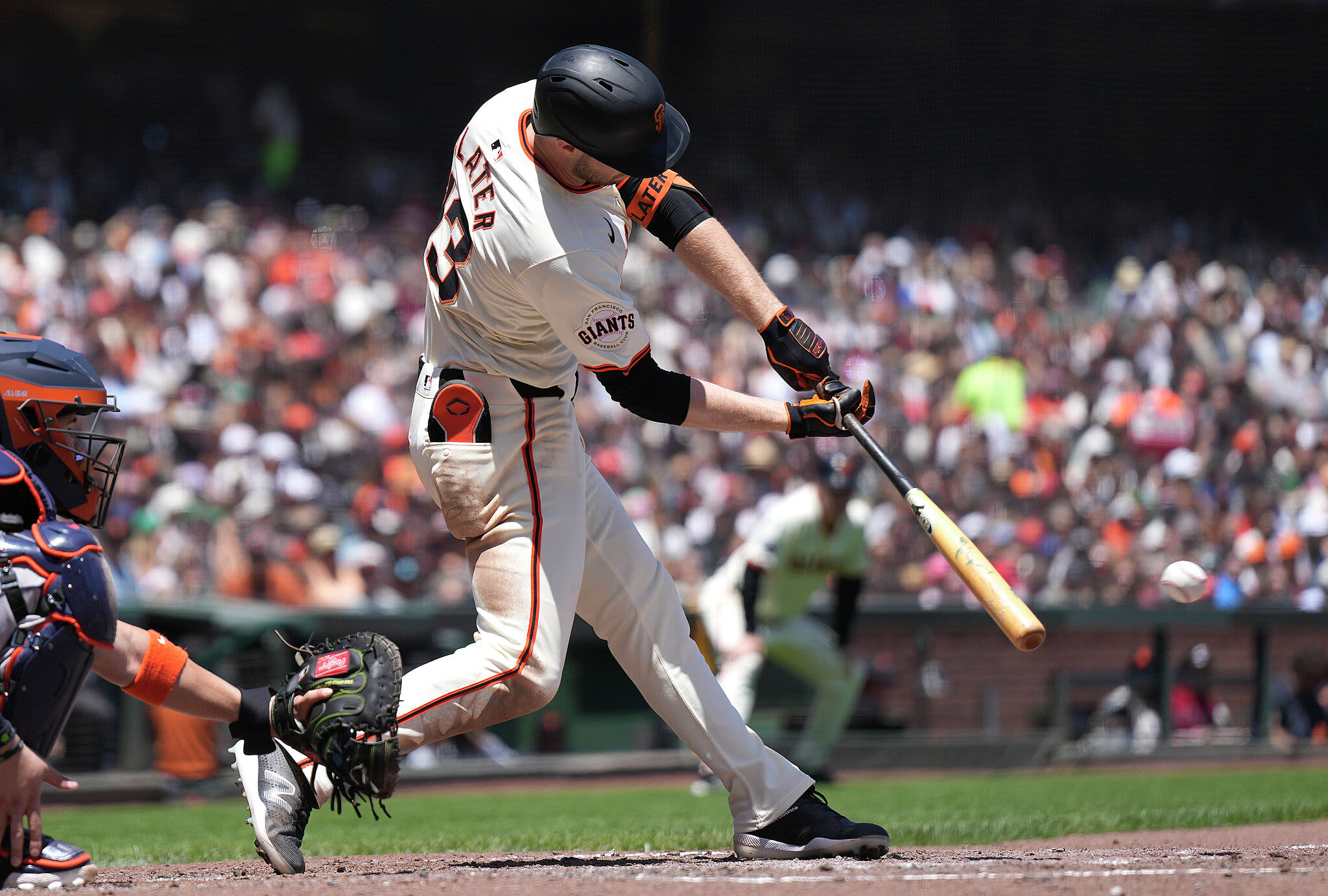 SF Giants kick off trade season by shipping out longest-tenured player