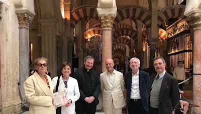 El prestigioso arquitecto británico Norman Foster visita por primera vez la Mezquita de Córdoba