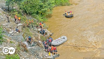 Nepal: Over 50 missing after landslide sweeps away buses – DW – 07/12/2024