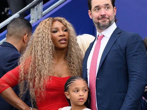 Serena Williams' Husband Alexis Ohanian Aces Role as Her "Personal Umbrella Holder" - E! Online