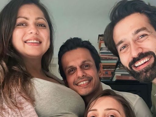 Nakuul Mehta, Jankee Parekh Recreate Their Pregnancy Pic With Parents-To-Be Drashti Dhami, Neeraj Khemka - News18