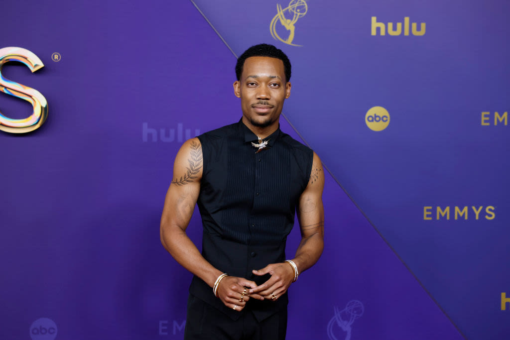 Right To Bare Arms: Al-ARM-ingly Fine Tyler James Williams Sparked Sculpted Shoulder Shenanigans & Muscular Mayhem At 2024 Emmys