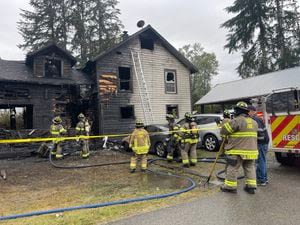 Oso house fire displaces family of six, kills two dogs