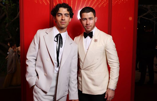 Joe & Nick Jonas Team Up for Surprise ‘Cake By the Ocean’ Performance at Cannes Film Festival Gala: Watch