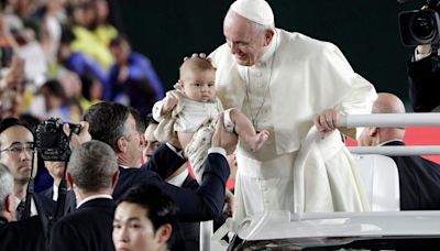 Have the courage to have children despite climate change and wars, Pope Francis says