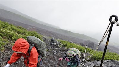 富士山登山季已4死 日警籲若天候不佳勿冒險[影]