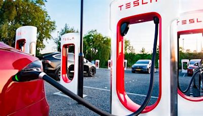 Piensa en las dos cosas que más necesita el coche eléctrico: Tesla va a hacer justo lo contrario