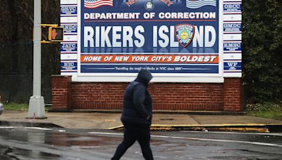 Body camera burns Rikers captain. Now the department is pulling them offline.