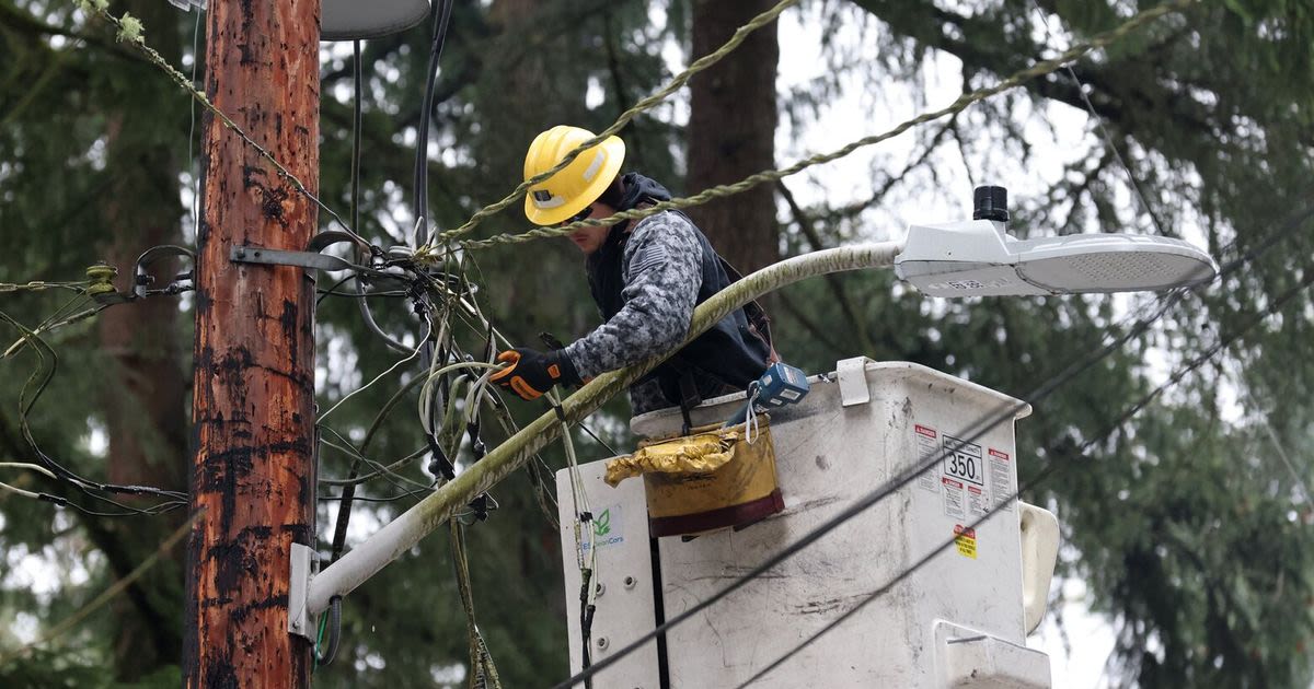 Tips to prepare if you’re worried about a Seattle-area power outage