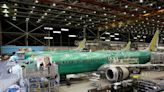 Boeing exige a proveedores que aprieten pernos tras hallar piezas sueltas en los 737 MAX 9