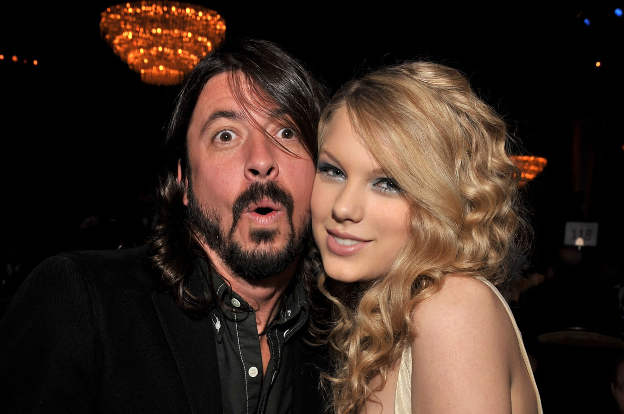 Dave Grohl Says The Difference Between Foo Fighters And Taylor Swift Is That His Band "Actually Plays Live"