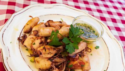 Calamars sautés à l'ail : la recette toute simple et savoureuse qui fera un carton cet été