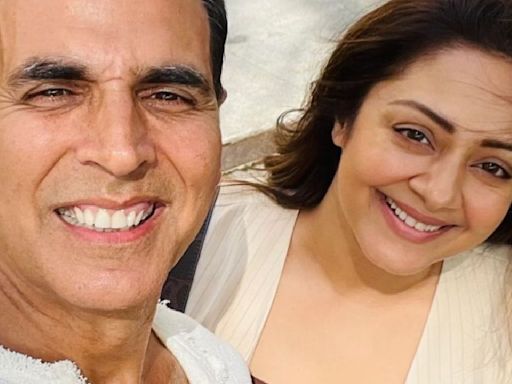 PHOTO: Jyotika pens heartfelt note for Akshay Kumar, recalls having his poster in her room