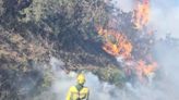 Vuelve a arder La Mortera, en Valdés, un año después del gran incendio